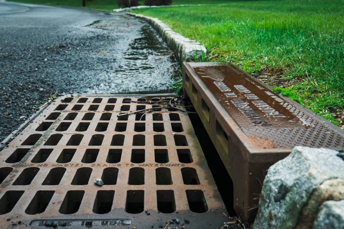 You are currently viewing Les Avantages de Faire Appel à un Professionnel pour l’Inspection et la Réparation des Systèmes de Drainage des Maisons Anciennes